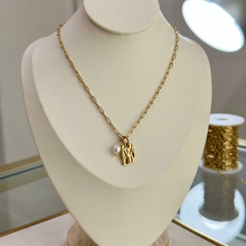 Luna Pearl Necklace